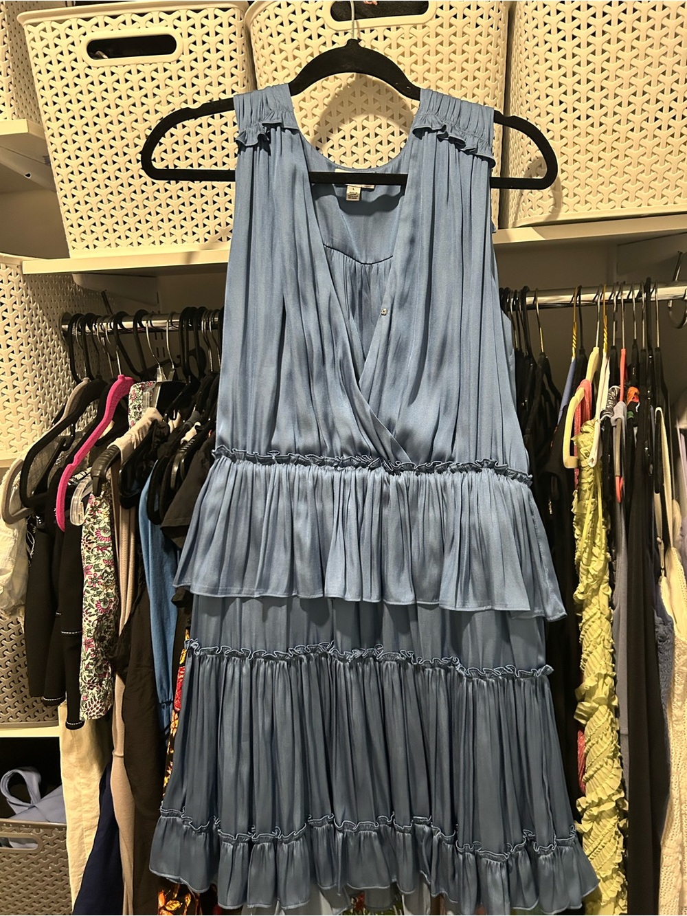 Current AIR SLEEVELESS SURPLICE TIERED MINI DRESS W/RUFFLE SIZE LARGE